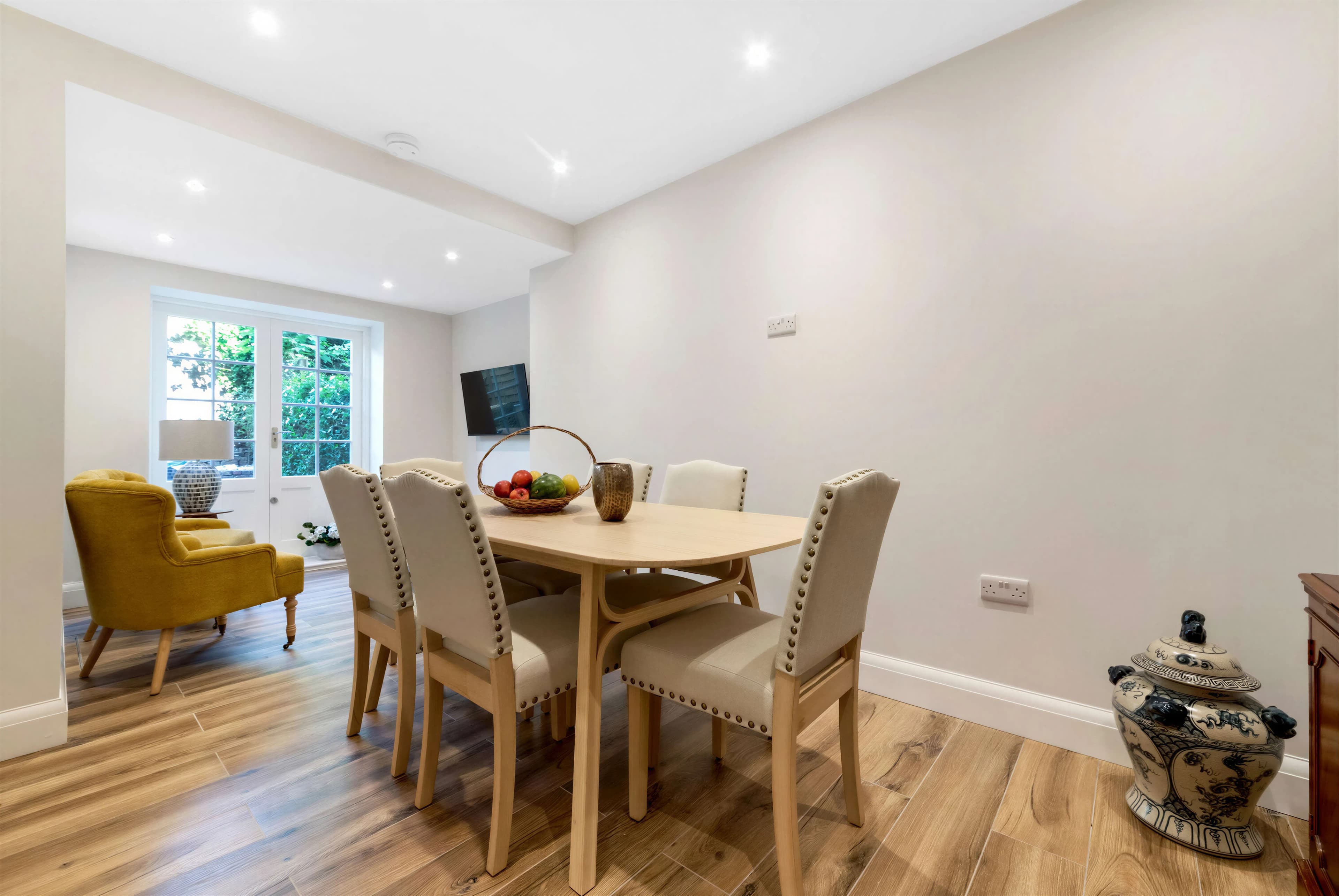 The Buckingham Estate  (HS390) — photo 37