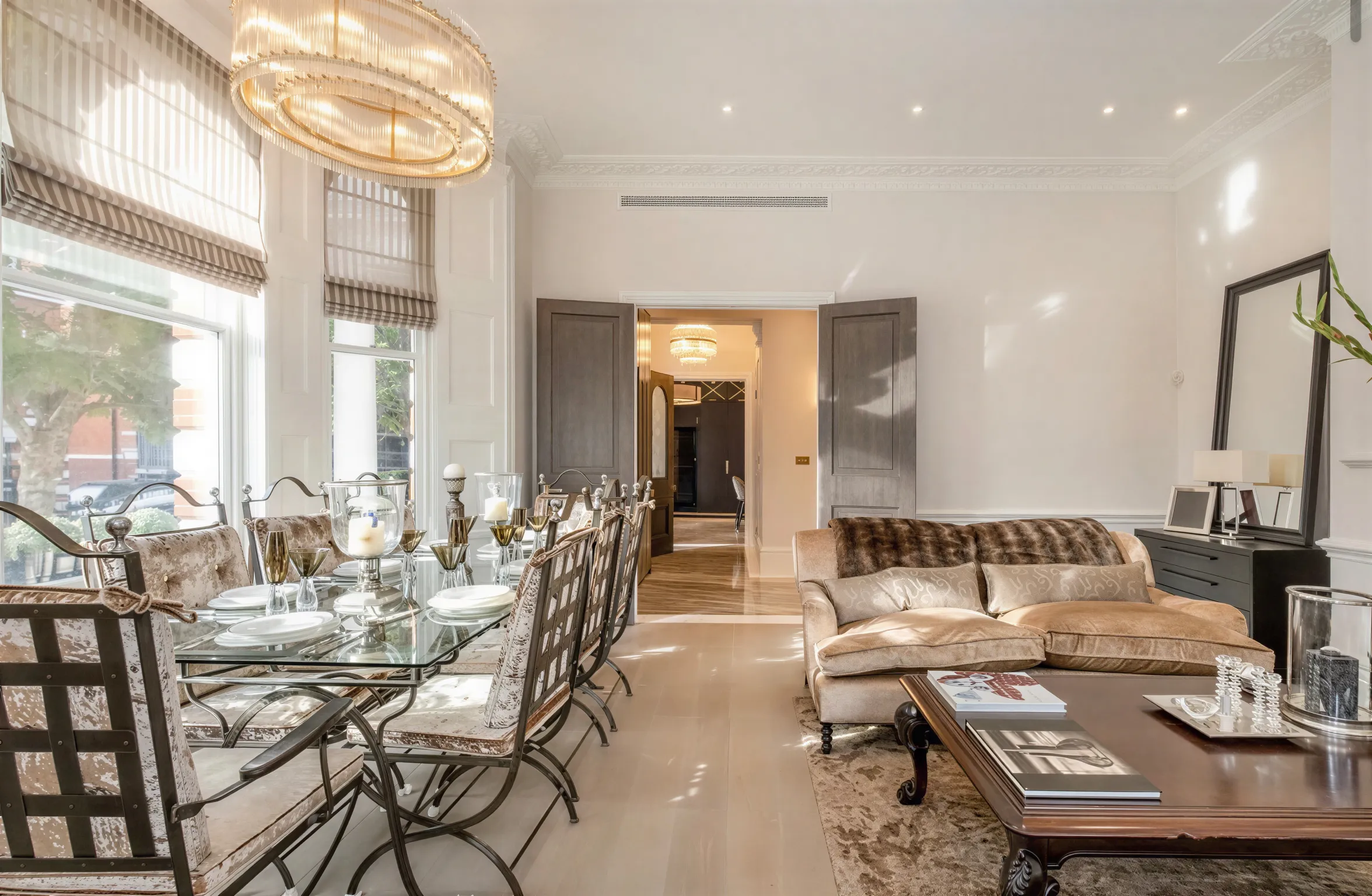 Grosvenor, Knightsbridge (TGV205) — photo 1