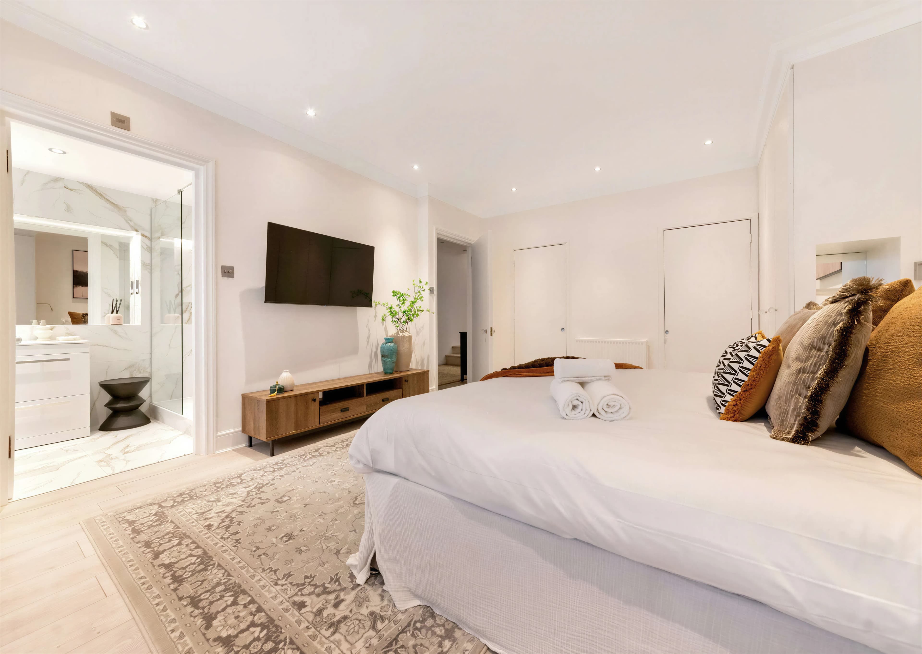 Roland Gardens (ROL382) — photo 21