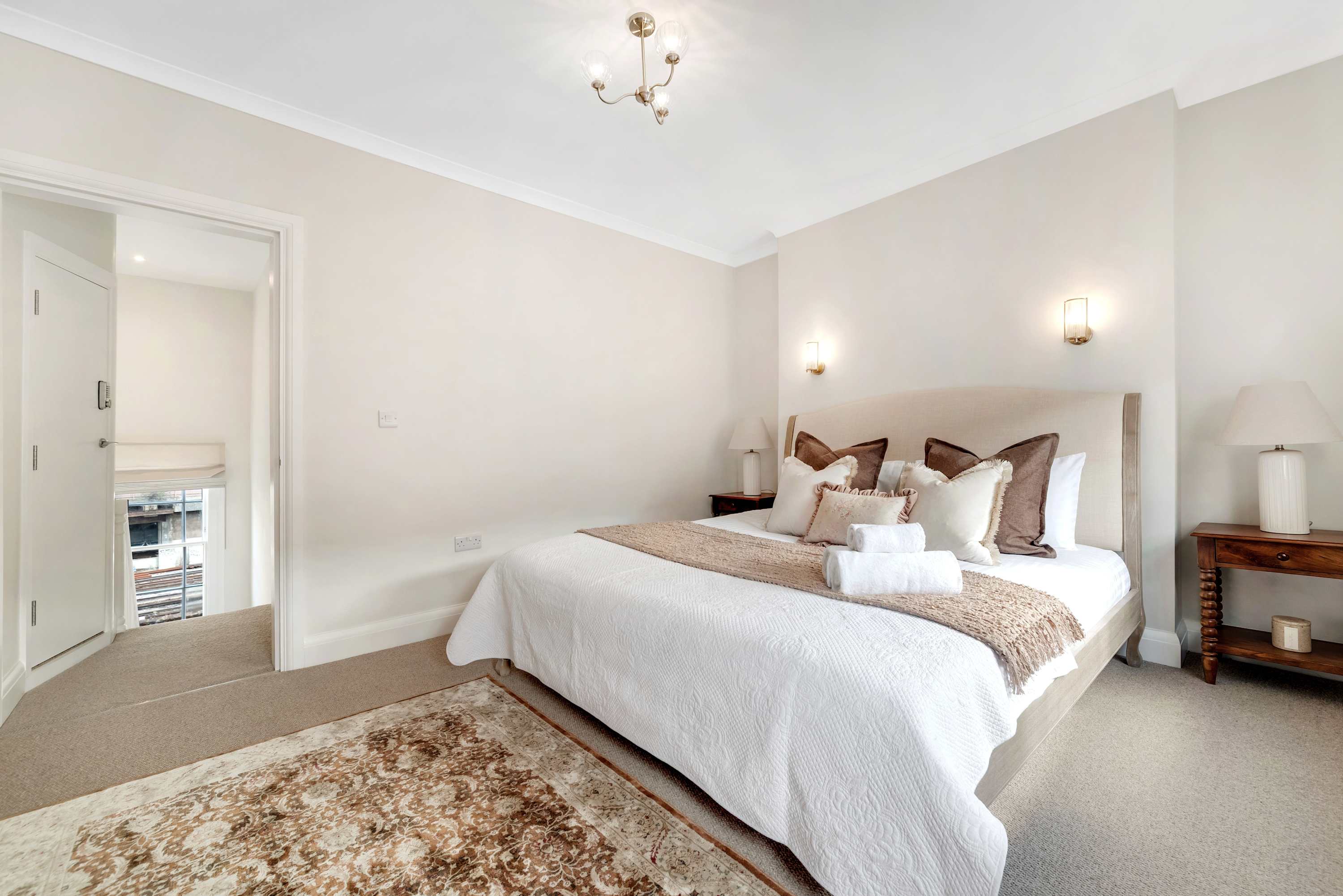 The Buckingham Estate (HS390) — photo 10